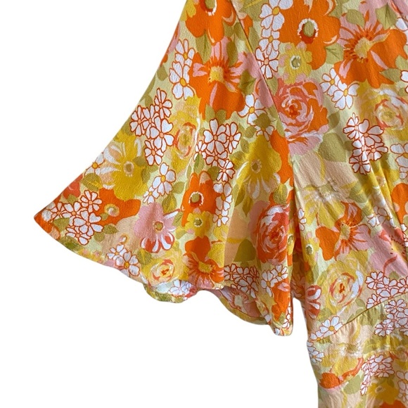 Rewind Button Front Flutter Sleeve Skater Dress
orange yellow florals Fairy core - Picture 6 of 9